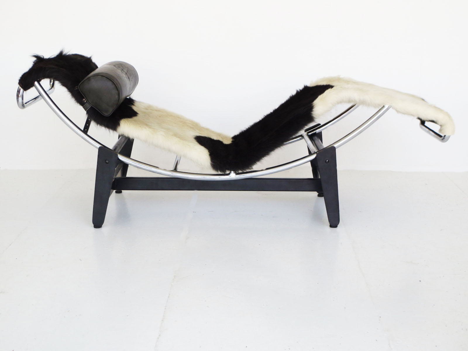 corbusier perriand chaise
              longue wohnbedarf zurich early model